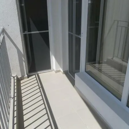 Apartment Sara 3 *